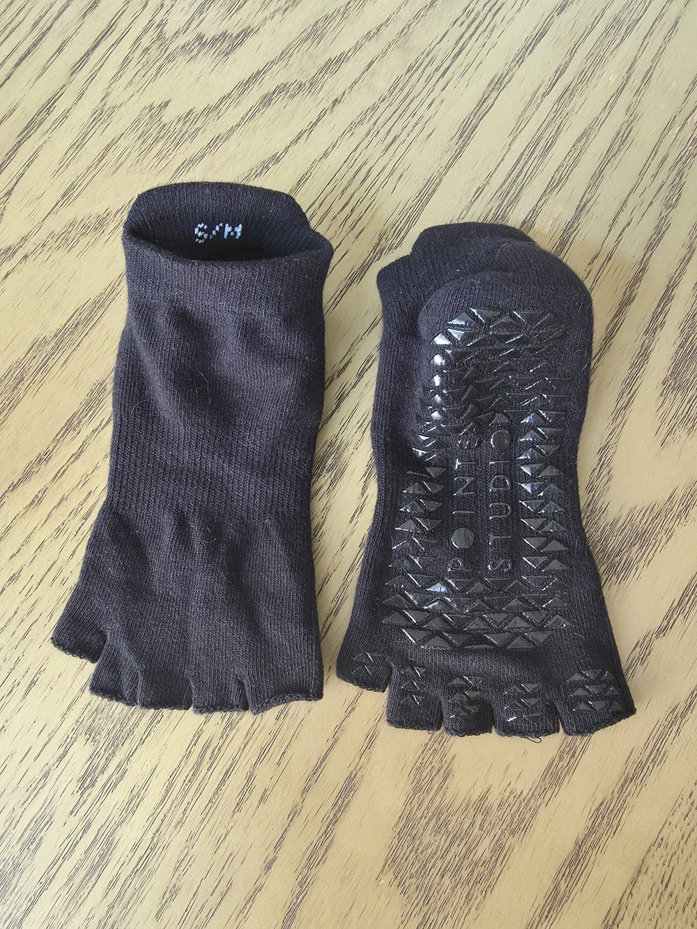 Black Toe Grip Non-Slip Yoga Socks - Pointe Studio